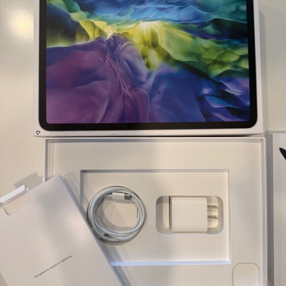 Apple iPad Pro 11-inch Wi-Fi/Cellular plus Magic Keyboard - Picture 8 of 10